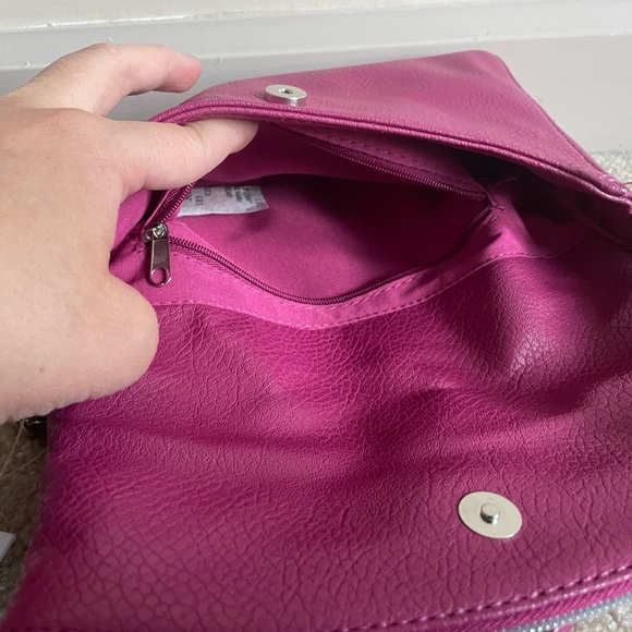 Kenneth Cole Reaction Crossbody Bag - Picture 7 of 8